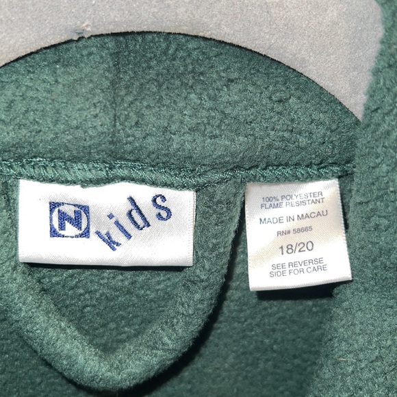 Boys fleece robe from Nordstrom, soft and warm - Picture 3 of 4